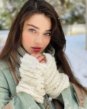 Ayça Ayşin Turan Instagram - Tamam  bunlar şimdilik son😋🤓💞🌸