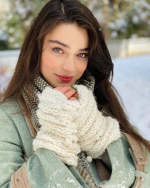 Ayça Ayşin Turan Instagram - Tamam  bunlar şimdilik son😋🤓💞🌸