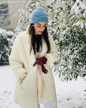 Ayça Ayşin Turan Instagram - Küçükken ellerim soğuktan sızlasa da karla oynamaya devam etmek için inat edenlerdendim🤓⛄️ bugün de tadını çıkarmayalım mı yani 😏🥳🤍 #yaşasınkaryağdı❄️☃️