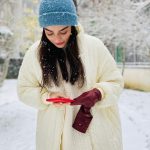 Ayça Ayşin Turan Instagram – Küçükken ellerim soğuktan sızlasa da karla oynamaya devam etmek için inat edenlerdendim🤓⛄️ bugün de tadını çıkarmayalım mı yani 😏🥳🤍 #yaşasınkaryağdı❄️☃️