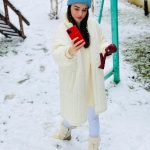 Ayça Ayşin Turan Instagram – Küçükken ellerim soğuktan sızlasa da karla oynamaya devam etmek için inat edenlerdendim🤓⛄️ bugün de tadını çıkarmayalım mı yani 😏🥳🤍 #yaşasınkaryağdı❄️☃️