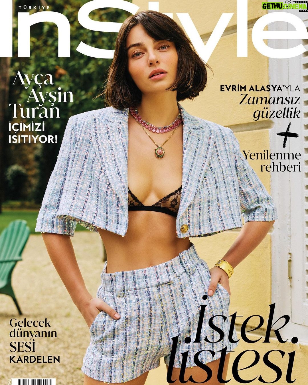 Ayça Ayşin Turan Instagram - Çok sevdiğim InStyle ekibiyle yeniden Nisan’23 sayısında buluştuk 💙 @instyleturkiye ❣️🕊 Genel Yayın Yönetmeni: @isiksimsek Röportaj: @eylulsolakoglu Fotoğraf: @denizozgun | @asitanestudio Styling: @nazlikayran Styling Asistanları: @ekinsuoktar , @yoncastalf Saç: @feritbelli @no21istanbul Makyaj: @alirizaozdemir | @alirizaozdemirmakeupacademia Makyaj Asistanı: @recepcanbozkurtt Saç Asistanı: @suatbasdemir1 Fotoğraf Asistanları: @duygugonulll , @oytunakbulut , @ata.koylan Video: @umutsakallioglu Video Asistanı: @tokuldigital Mekan: Venedik Sarayı @italyinturkey @ontalent.tr @gozdeyilmaz @alikeser 💕
