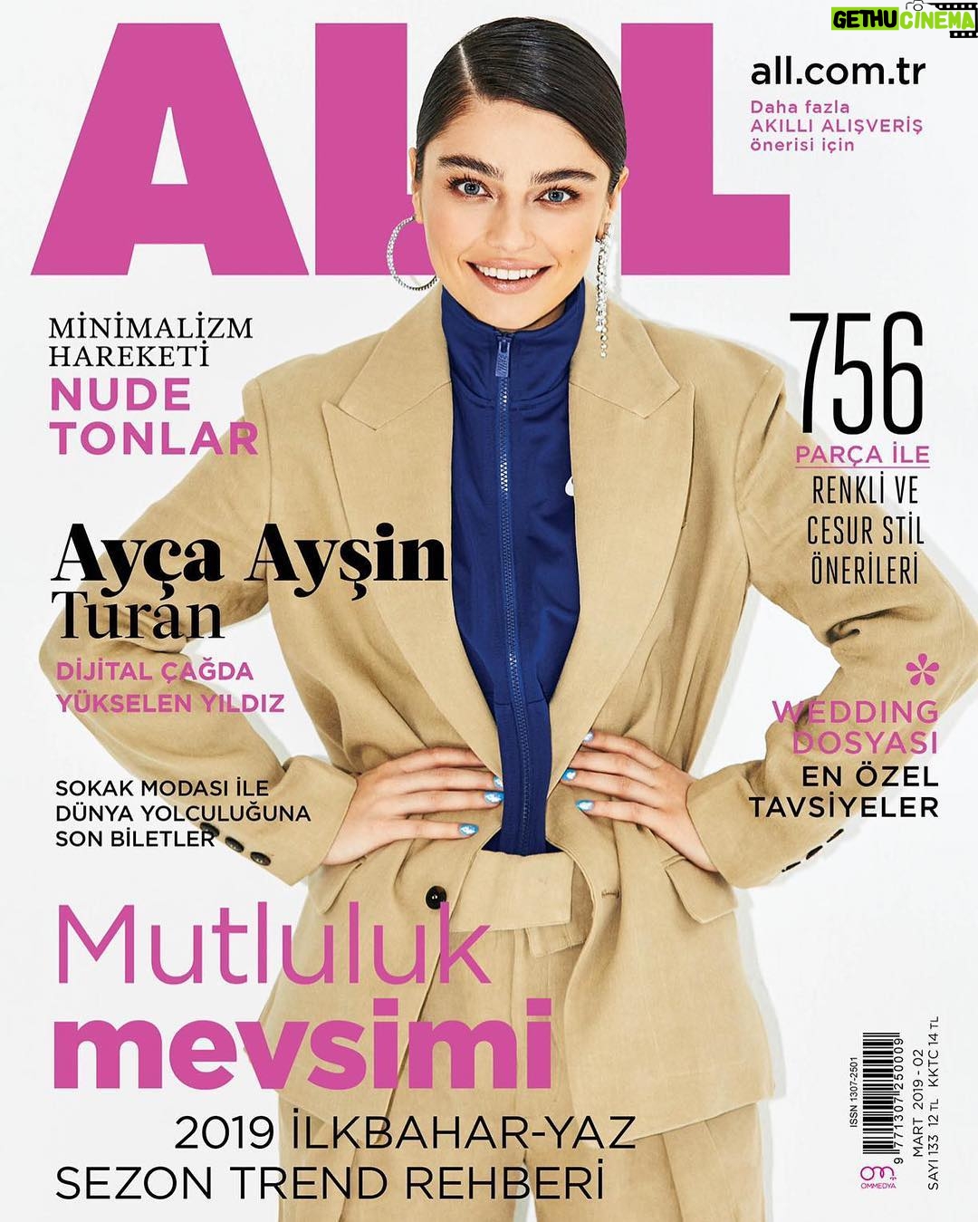 Ayça Ayşin Turan Instagram - ALL Mart’19 🥰🌸😘 Röportaj: @baglankeskin Moda editörü: @cerencetinoglu Fotoğraf: @aliyataa Makyaj: @alirizaozdemir Saç: @feritbelli @nehirderyanailspa @debora_zakuto @idiletisim