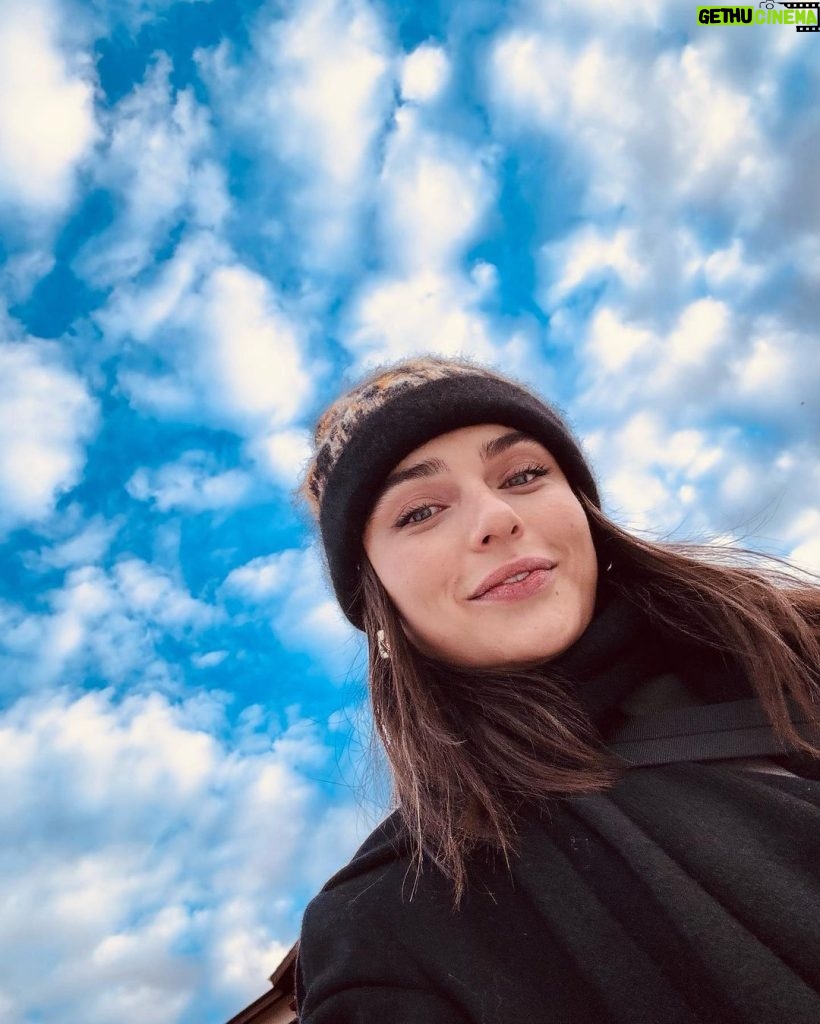 Ayça Ayşin Turan Instagram - Bulutların güzelliğini sizinle paylaşmak için kendimi harcamısımdır🐰🐰🐰