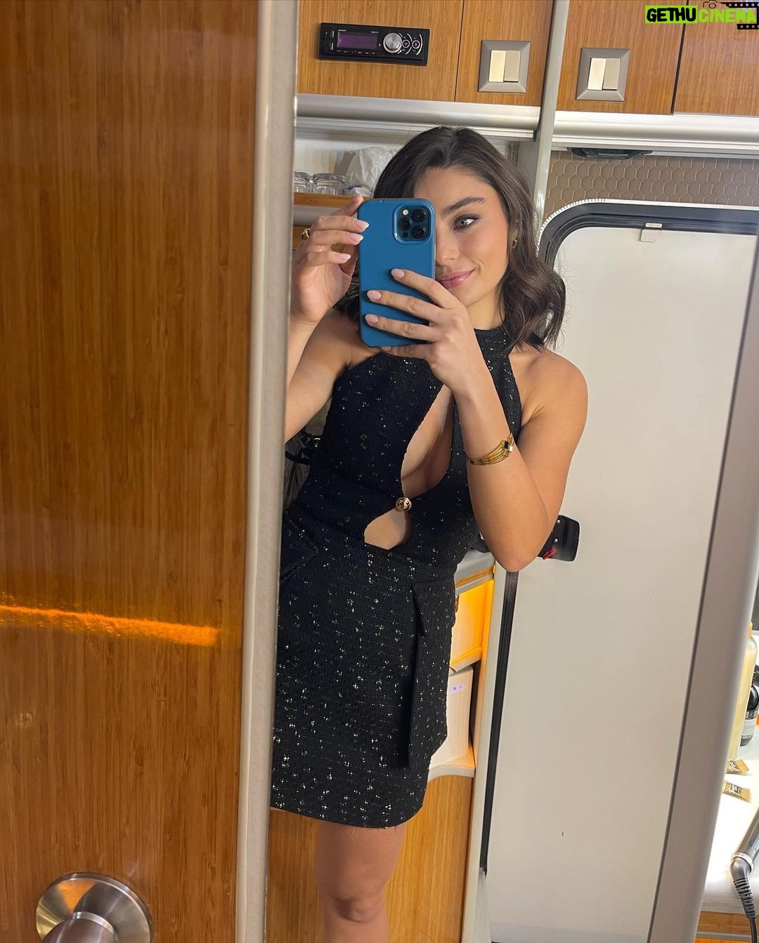 Ayça Ayşin Turan Instagram - İdil #tb si 😎#SevmekYüzünden 🧚♀️