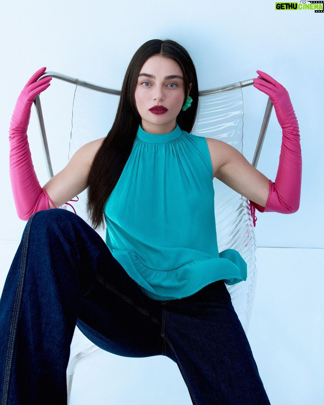 Ayça Ayşin Turan Instagram - @vogueturkiye ♥️ Genel Yayın Yönetmeni: @debora_zakuto
Moda Editörü: @cerencetinoglu
Video: @batuhankucam
Fotoğraf: @memeterol
Röportaj: @ilgokirmakli
Saç: @talatkivrak Makyaj: @aslibilge
Prop Styling: @dilarayilmazco
Prodüksiyon: @bihterneymen;
Moda Editörü Asistanı: @ebrukboyaci
Prop Styling Asistanı: Doğa Yeşil
Makyaj Asistanı: @belizar