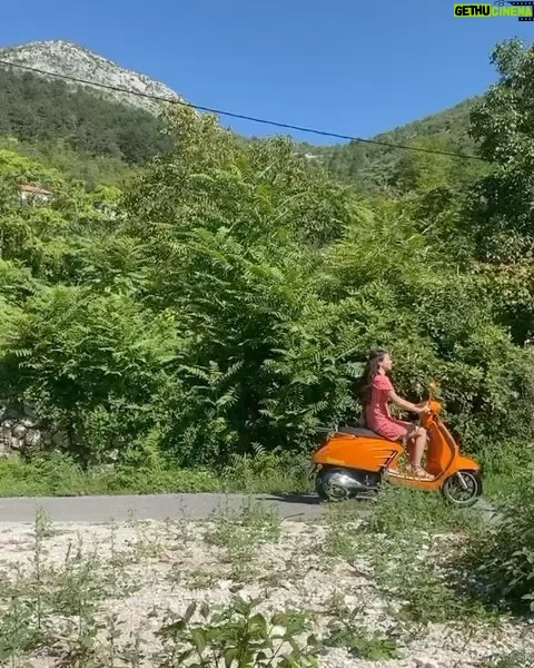 Ayça Ayşin Turan Instagram - Sevda ben bu arada 🍇❤️