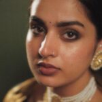 Ayesha Khan Instagram – 👑 
.
.
🎥- @rahulpurohitofficial 
Styled by- @duh_rasmalai 
Jewellery- @ijewels009 
Location- @dotstudiosmumbai 
.
.
#trendingreels #foryou #explore