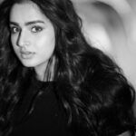 Ayesha Khan Instagram - Lights! Camera! Action!! . . 📷- @avigowariker 💄- @mallika_bhat 👱🏻‍♀️- @tinamukharjee 💃- @anshikaav Location- @theninesmumbai Management- @tarctalent