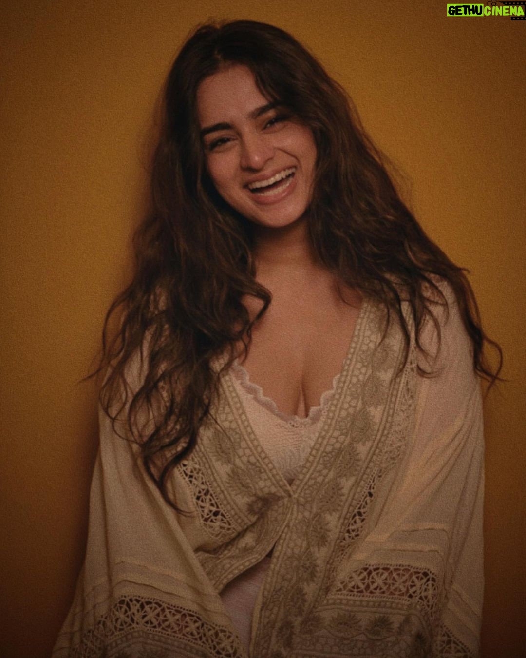 Ayesha Khan Instagram - I am stuck with you❤️🩹 📷- @ychips