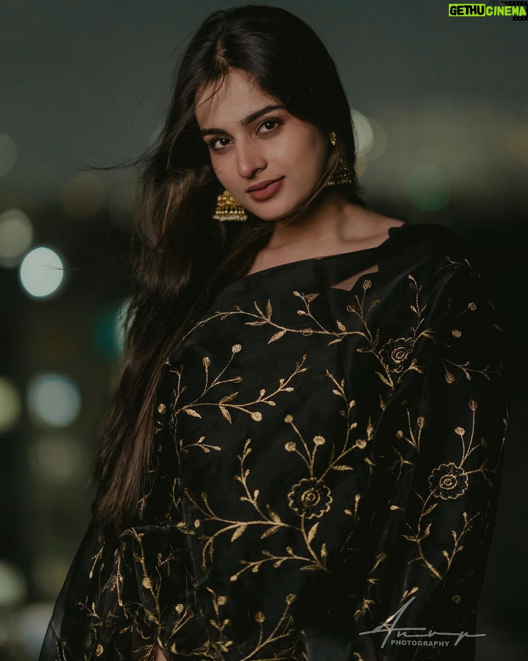 Ayesha Khan Instagram - मैं एक ग़ज़ल तू शायरी❤️✨ . . Outfit- @navya.marouthu Stylist- @sravyalavidi Jewellery- @kushalsfashionjewellery 📷- @_anupphotography