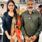 Ayesha Khan Instagram - A Cinema in himself @ssrajamouli sir, no words to express what I feel right now, this is not just a picture but an emotion for me, I am so so happy that I could witness him watching our movie mukhachitram, Won at life today❤️