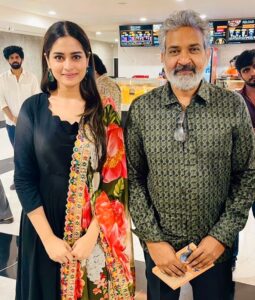 Ayesha Khan Instagram - A Cinema in himself @ssrajamouli sir, no words to express what I feel right now, this is not just a picture but an emotion for me, I am so so happy that I could witness him watching our movie mukhachitram, Won at life today❤️