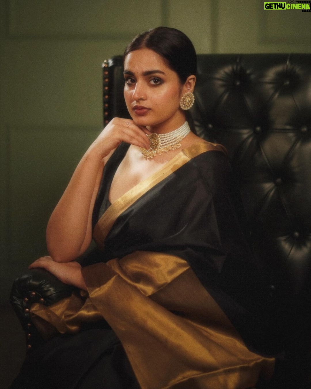 Ayesha Khan Instagram - ✨ . . 📷- @cs.photography17 Styled by- @duh_rasmalai Jewellery- @ijewels009 Location- @dotstudiosmumbai