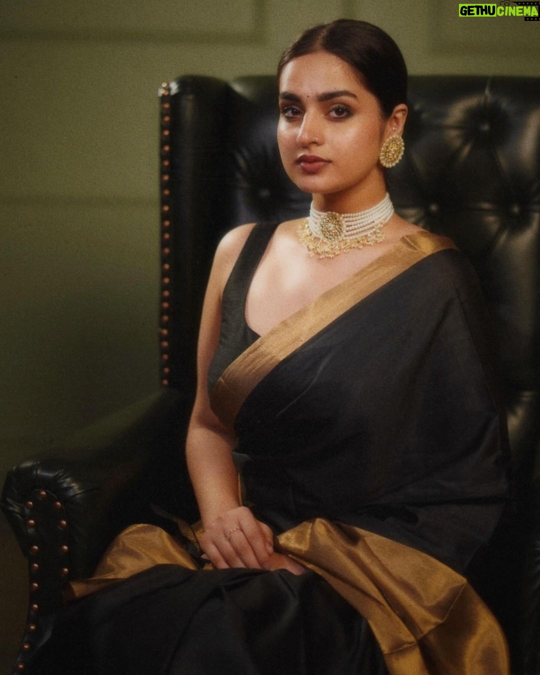 Ayesha Khan Instagram - ✨ . . 📷- @cs.photography17 Styled by- @duh_rasmalai Jewellery- @ijewels009 Location- @dotstudiosmumbai