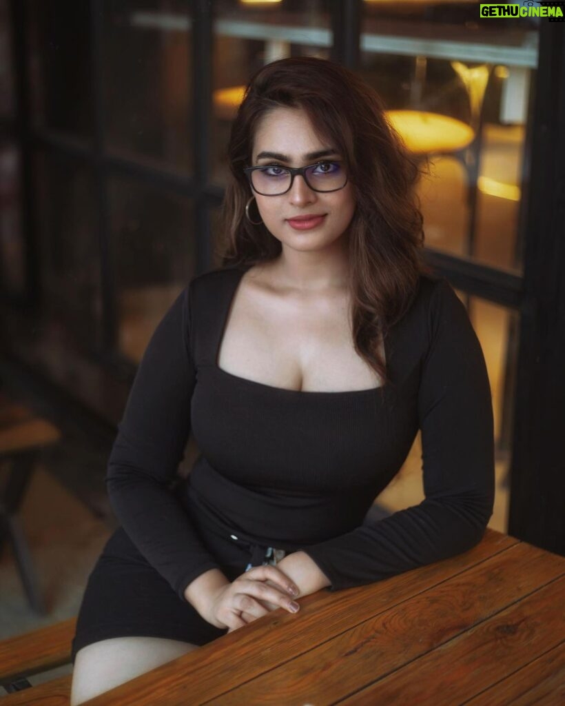 Ayesha Khan Instagram - Coffee date?☕️❤️ 📷- @theoutcastsoul