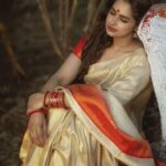 Ayesha Khan Instagram - कहती है इश्क़ दुनिया जिसे , मेरी जान- ए- मन, इस एक लफ़्ज़ में ही छुपी कायनात है. 📷- @theoutcastsoul