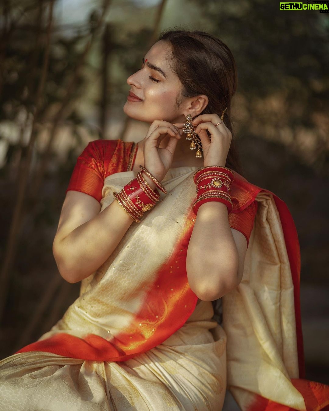 Ayesha Khan Instagram - नमस्स्कारम 🙏 📷 @theoutcastsoul