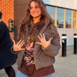Ayesha Khan Instagram - Send me your playlist 🫰 London, United Kingdom