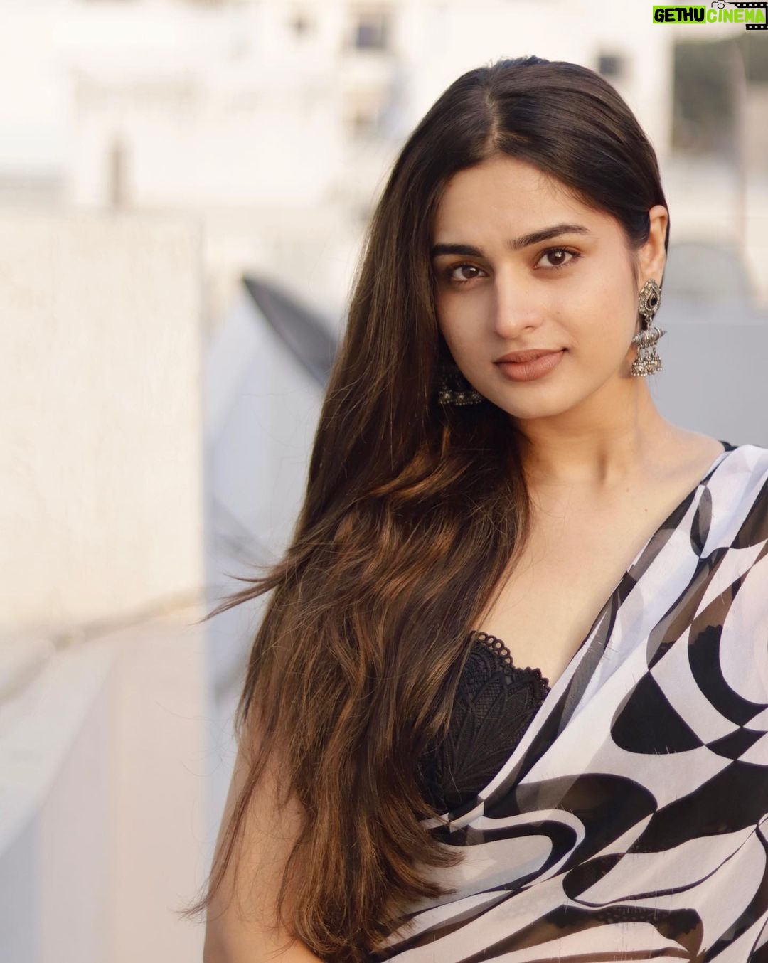 Ayesha Khan Instagram - आओ मिलों चलें. 📷- @kilaruness