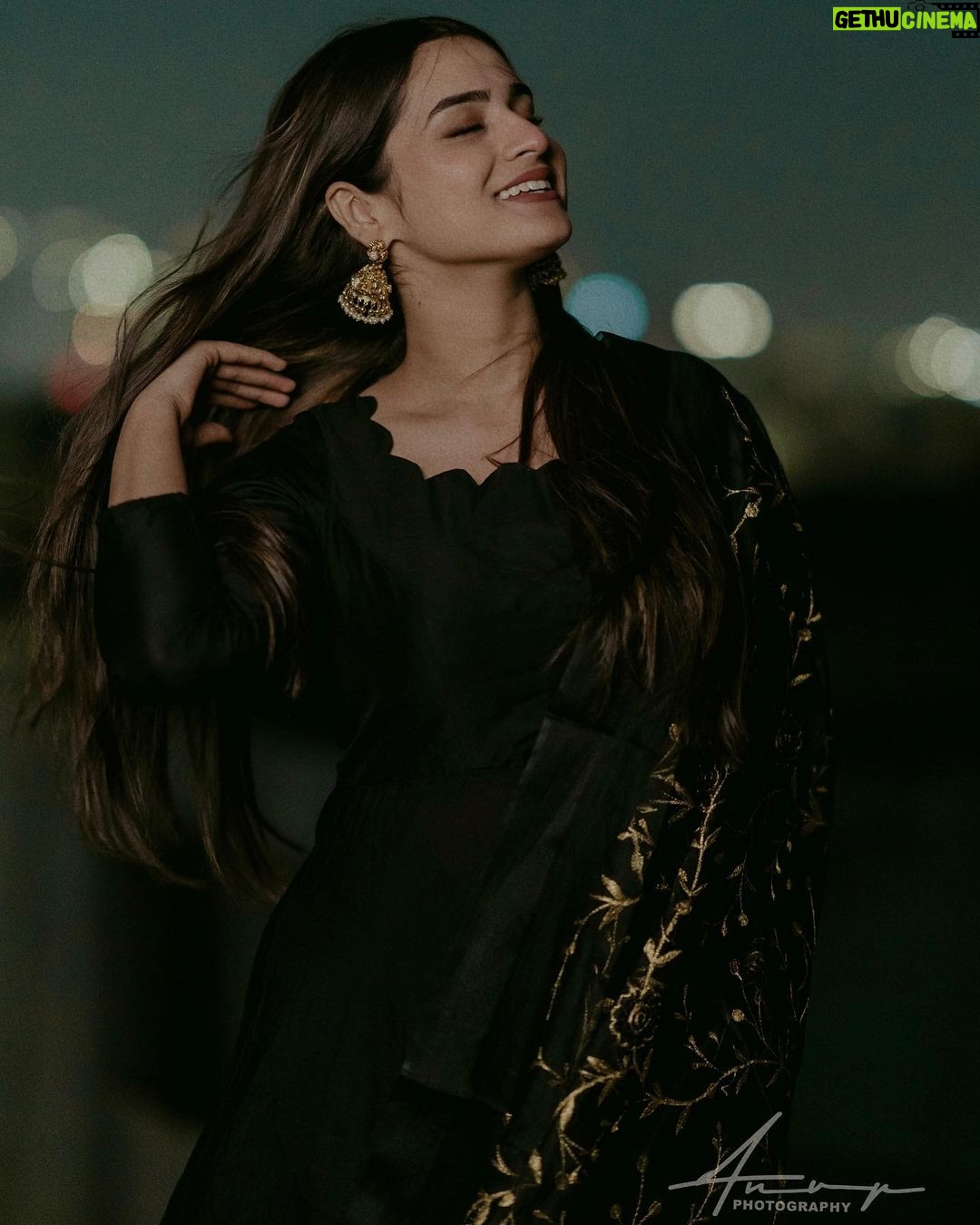 Ayesha Khan Instagram - मैं एक ग़ज़ल तू शायरी❤️✨ . . Outfit- @navya.marouthu Stylist- @sravyalavidi Jewellery- @kushalsfashionjewellery 📷- @_anupphotography