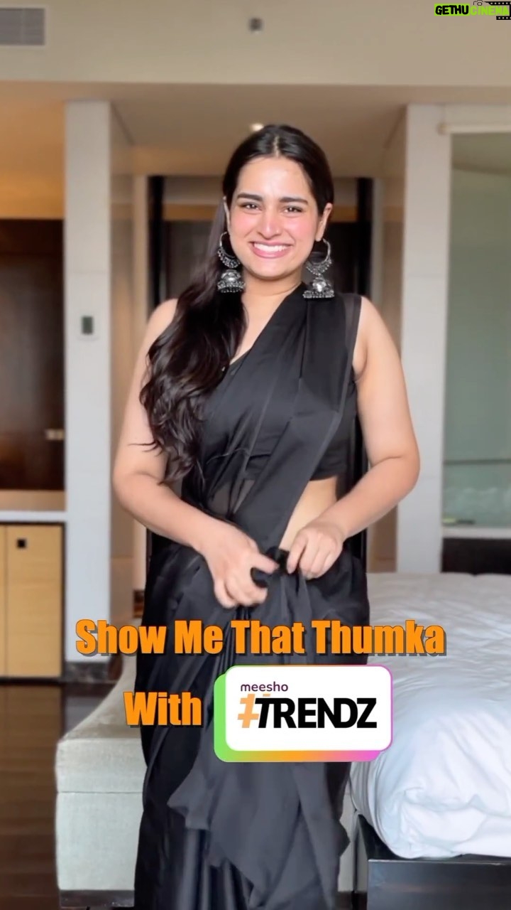 Ayesha Khan Instagram - Black Saree, Jhumkas and the right moves - there are some things you can't go wrong with! π€ππ» Get the look on #MeeshoTrendz. Trendy Vibes. MAXIMIZE! ππ»πΊπ» Saree code : s-49030098 Jhumka code : s-277494827 . . . #collab TNC apply #Meesho #Meeshoapp #Black #Saree #Ethnic #MeeshoTrendZ #MeeshoTrendZContest #MeeshoTrendZcreator #Meeshosuperstar #Meeshofinds #Meeshohaul