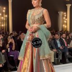 Ayesha Omar Instagram – #AyeshaOmar makes a 🔥 appearance at the 21st edition of Pantene HUM Bridal Couture Week. 

#PHBCW #PanteneHUMBridalCouture
#HUMBridalCoutureWeek #HBCW #Lahore #BridalFashion