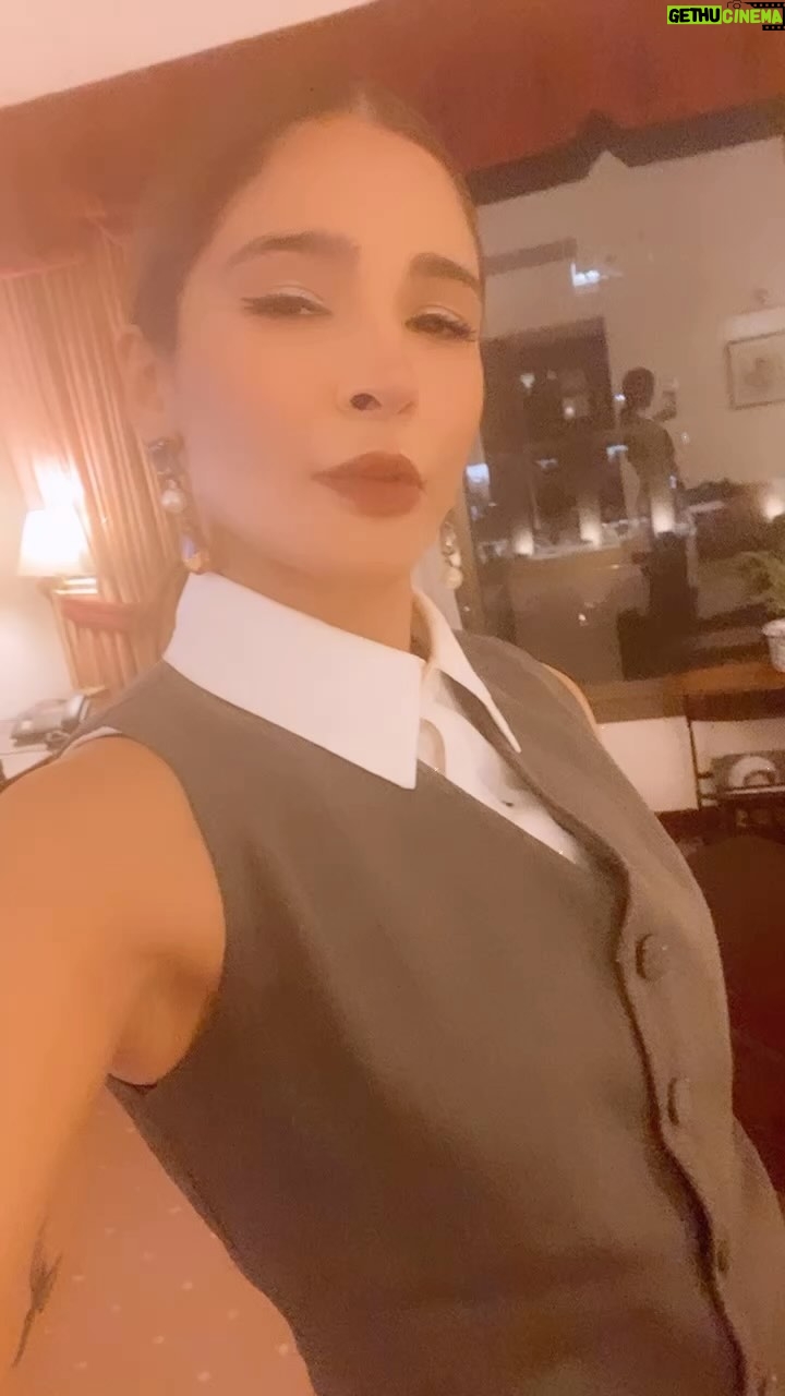 Ayesha Omar Instagram - Capital city look 👀 #islamabad thank you for the love today. Do go watch @dhaichaalfilm . Releasing nationwide tomorrow. ❤️ @sanaparekh @lulusarstudio #ayeshaomar #dhaichaal #premiere #december #suitup #suit Islamabad, Pakistan