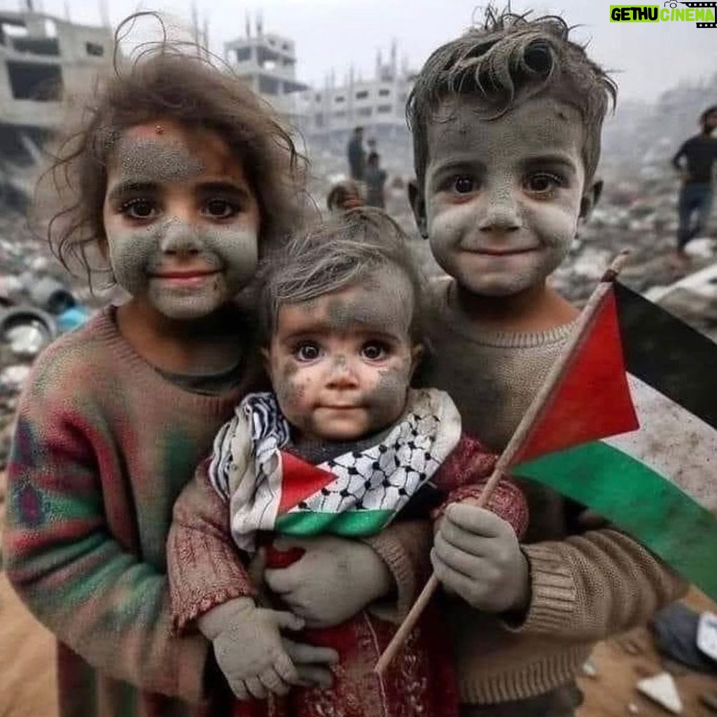 Ayesha Omar Instagram - Hoping and praying for an immediate ceasefire. May Allah ease the pain and suffering of all the innocent lives, especially children, in Gaza. May the truth always win. May Allah bless the souls of the ones who have lost their lives in this genocide. Ameen. 💔🇰🇼 Photo credit @pinterest #humanity #ceasefire