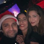 Ayesha Omar Instagram – Shiny happy homies 💃🏽🎪👽🤡👻😇

#december #decemberistan #winter #karachi #shiny #happy #homies #ayeshaomar #familia #circus #festiveseason
