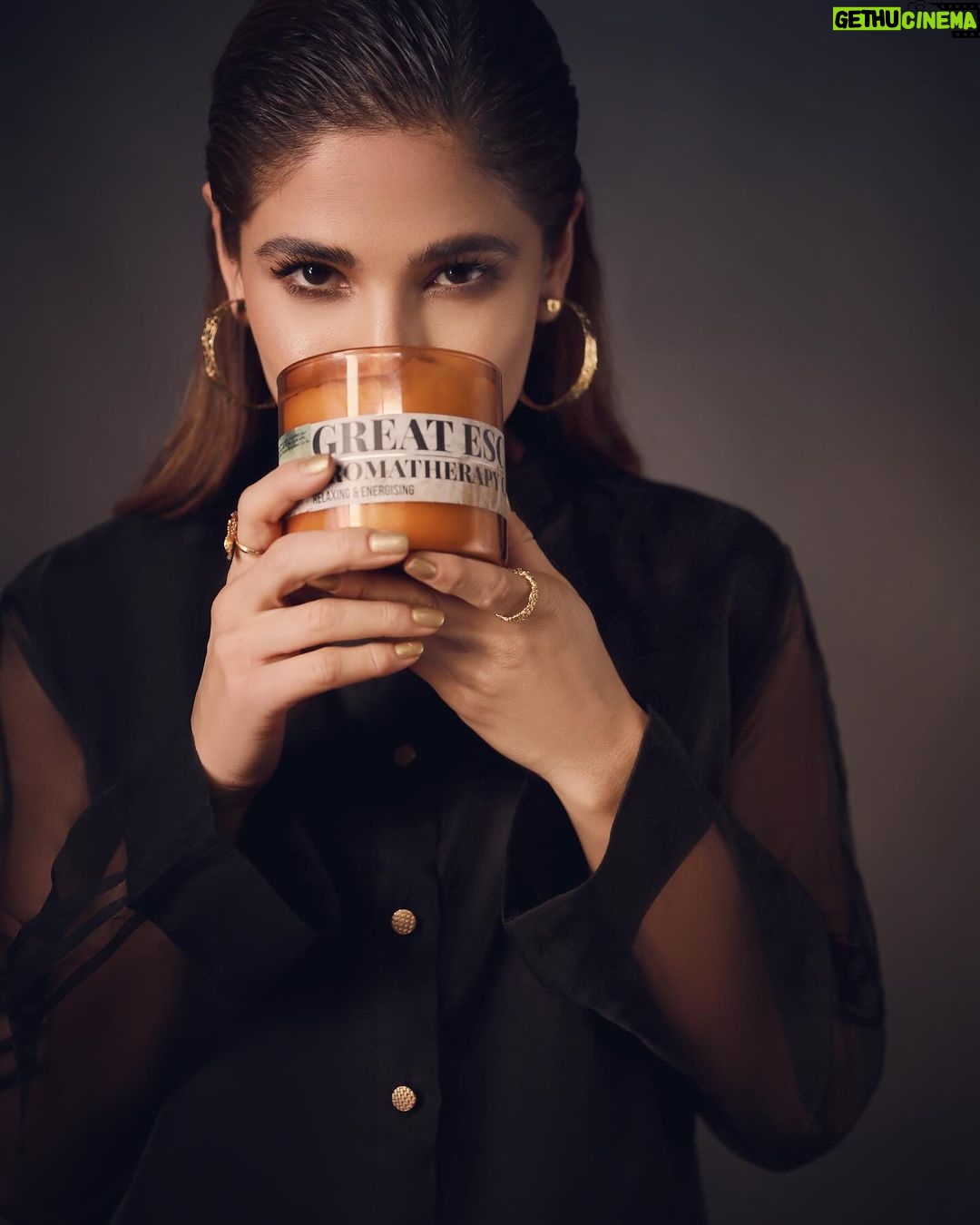 Ayesha Omar Instagram - The “ishq” @ayesha.omar.style.studio organza kurta can be dressed up or down, and can be ordered in black or white. Additionally Get my non toxic candle from @ayesha.o.beauty and immerse yourself in your dreamscapes all winter long. Order now from my website or dm the brand page. 🖤 links in bio. #ayeshaomar #ishq #black #kurta #winter #wardrobe #collection #style #women #fashion #pakistan