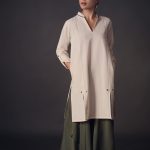 Ayesha Omar Instagram – The @ayesha.omar.style.studio “Dhaga” kurta paired with these “Hava Havai” pants in Olive can be ordered in Black also with white pants. Easy breezy and so comfy with pockets on the side. Dance your day away in this outfit, folks. Website link in bio.
💃🏽🤍 

#ayeshaomar #style #fashion #women #womenswear #kurta #easternwear #white #winter #wardrobe #trending #trend #instagood #instadaily #ayeshaomarstylestudio