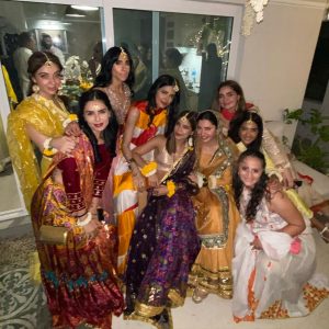 Ayesha Omar Instagram - Late gram for M.
Sadaa khush raho. Wishing you and S the best for every step of your new journey. 
Pyaar and duas. 
🤍 🧿✨
@mahirahkhan 

#partner #mahirakhan #ayeshaomar 

Wearing 
@thepinktreecompany ✨🤍