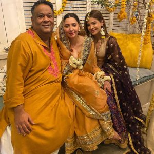 Ayesha Omar Instagram - Late gram for M.
Sadaa khush raho. Wishing you and S the best for every step of your new journey. 
Pyaar and duas. 
🤍 🧿✨
@mahirahkhan 

#partner #mahirakhan #ayeshaomar 

Wearing 
@thepinktreecompany ✨🤍