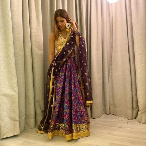 Ayesha Omar Instagram - Late gram for M.
Sadaa khush raho. Wishing you and S the best for every step of your new journey. 
Pyaar and duas. 
🤍 🧿✨
@mahirahkhan 

#partner #mahirakhan #ayeshaomar 

Wearing 
@thepinktreecompany ✨🤍