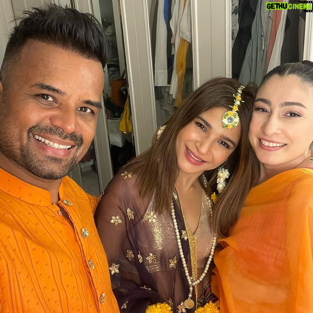 Ayesha Omar - 51.1K Likes - Late gram for M.
Sadaa khush raho. Wishing you and S the best for every step of your new journey.
Pyaar and duas.
🤍 🧿✨
@mahirahkhan
#partner #mahirakhan #ayeshaomar
Wearing
@thepinktreecompany ✨🤍