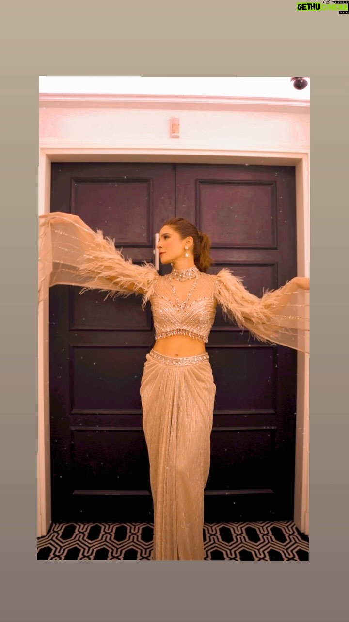 Ayesha Omar Instagram - Phoenix Party all the way from hotel to @cuecinemas ππ½ππ½ππ½ for the @taxaligate premiere in Lahore, wearing @rashmikumariofficial and dolled up by @toniandguypk @shammalq @ayesha.o.beauty β€οΈπ Taxali gate is showing in cinemas across Pakistan. Go catch it TODAY. πͺπΌπβ€οΈ #ayeshaomar #premiere #lahore #pakistan #pakistanicinema #film #taxaligatethefilm #taxaligatepremiere #taxaligate #style #fashion #phoenix #redcarpet #trendingreels #reels #trending #instagood #intsastyle #instafashion