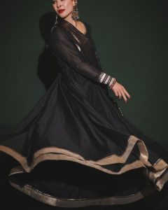 Ayesha Omar Instagram - The “Khoobsurat” Collection by @ayesha.omar.style.studio is now available online and on my website(link in bio). Dedicated to the iconic #khoobsurat from #bulbulay known for her sophisticated, glamorous, experimental yet classic style. 💃🏽Get your hands on one (or many) of these easy breezy, elegant pieces. They’ll take you through Ramzaan, Eid and onto Fall. ✨ The A team for this collection: @zarapeerzada @halasyed @sherbano.rehmani @farina_naimat @amalnadeemalam @arbaqanchangezi @kundan.co @waqar_ahmed_butt @ayesha.o.beauty @paragonsalonlhr #ayeshaomar #ayeshaomer #style #fashion #ramzaan #eid #collection #spring #karachi #lahore #islamabad #pakistan #instagood #instafashion #instamood #traditional #gota #oldschool #glamour Pakistan