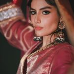 Ayesha Omar Instagram – The “Khoobsurat” Collection by @ayesha.omar.style.studio is now available online and on my website(link in bio).
Dedicated to the iconic #khoobsurat from #bulbulay known for her sophisticated, glamorous, experimental yet classic style. 💃🏽Get your hands on one (or many) of these easy breezy, elegant pieces. They’ll take you through Ramzaan, Eid and onto Fall. ✨

The A team for this collection:
@zarapeerzada @halasyed @sherbano.rehmani @farina_naimat @amalnadeemalam @arbaqanchangezi @kundan.co @waqar_ahmed_butt @ayesha.o.beauty @paragonsalonlhr 

#ayeshaomar #ayeshaomer #style #fashion #ramzaan #eid #collection #spring #karachi #lahore #islamabad #pakistan #instagood #instafashion #instamood #traditional #gota #oldschool #glamour Pakistan