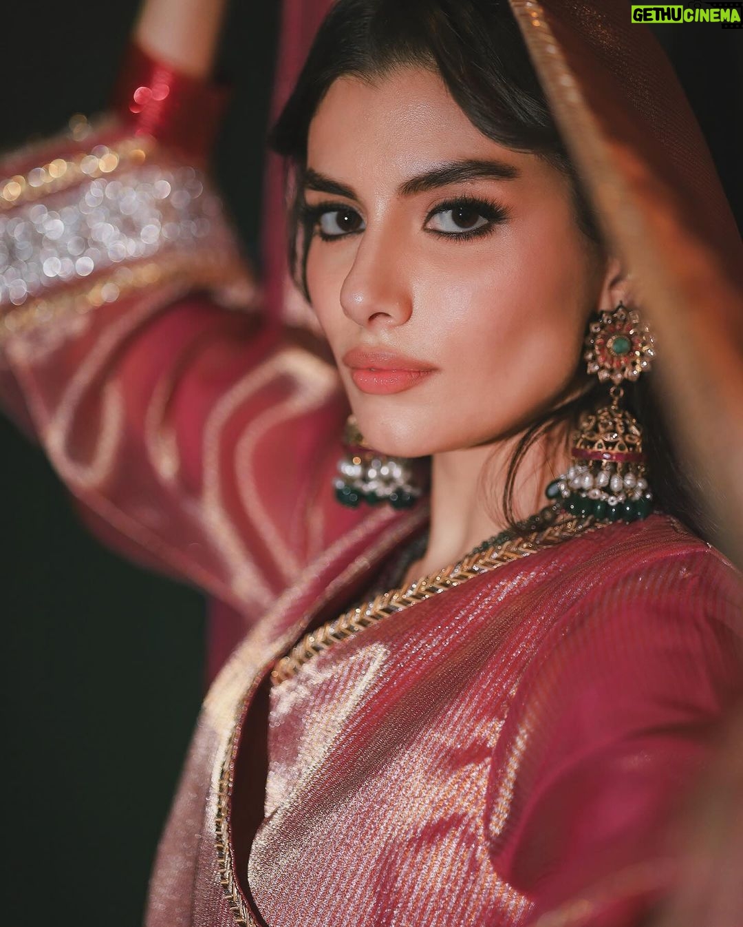 Ayesha Omar Instagram - The “Khoobsurat” Collection by @ayesha.omar.style.studio is now available online and on my website(link in bio). Dedicated to the iconic #khoobsurat from #bulbulay known for her sophisticated, glamorous, experimental yet classic style. 💃🏽Get your hands on one (or many) of these easy breezy, elegant pieces. They’ll take you through Ramzaan, Eid and onto Fall. ✨ The A team for this collection: @zarapeerzada @halasyed @sherbano.rehmani @farina_naimat @amalnadeemalam @arbaqanchangezi @kundan.co @waqar_ahmed_butt @ayesha.o.beauty @paragonsalonlhr #ayeshaomar #ayeshaomer #style #fashion #ramzaan #eid #collection #spring #karachi #lahore #islamabad #pakistan #instagood #instafashion #instamood #traditional #gota #oldschool #glamour Pakistan