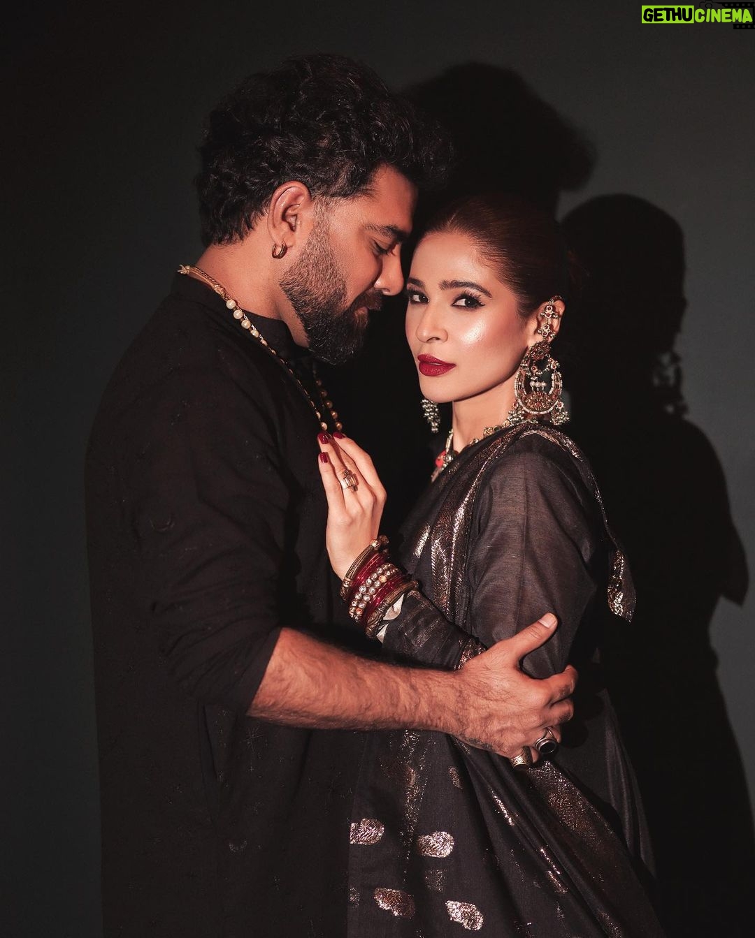 Ayesha Omar Instagram - Shoot for @fhmpakistan. Photography & Edit: @waqar_ahmed_butt @paragonstudioofficial. Featuring stunning @ayesha.m.omar & amazing @yasir.hussain131. Wardrobe: @ayesha.omar.style.studio. Make up & hair: @paragonsalonlhr. Stylist: @arbaqanchangezi.