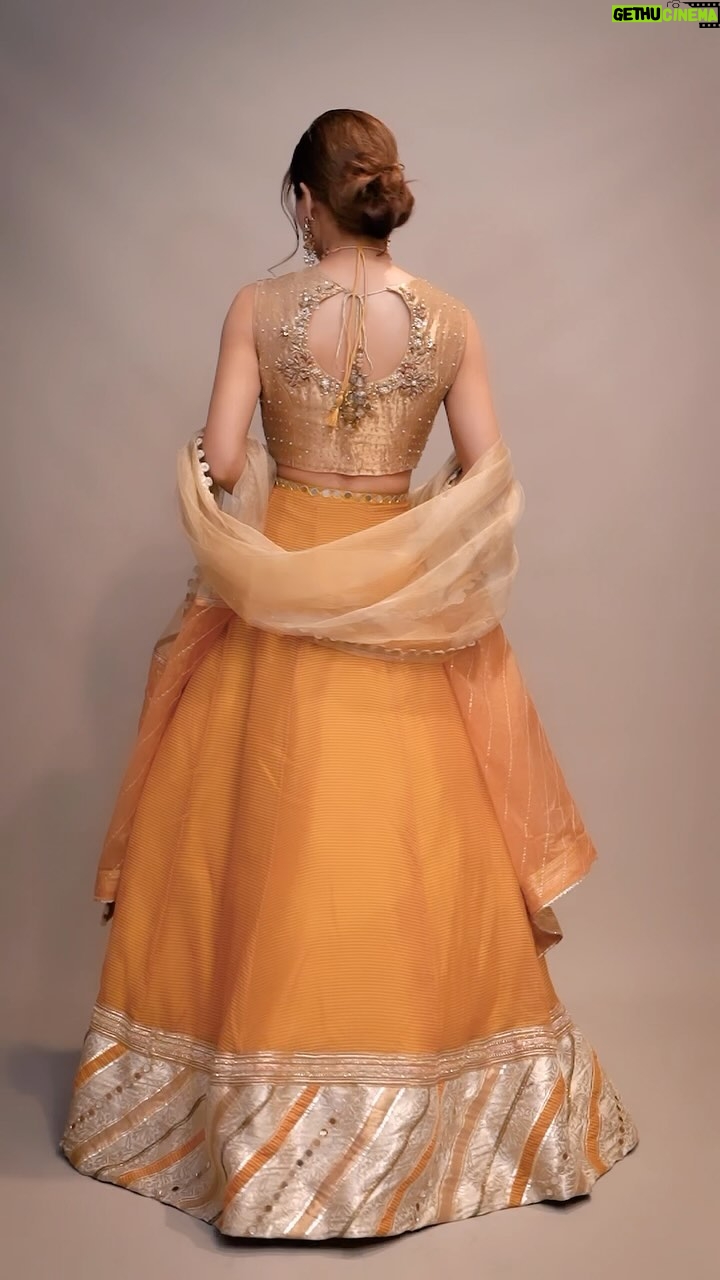 Ayesha Omar Instagram - Got my hands on this dreamy number by @daancouture : “Aarzu” . This golden tissue choli, adorned with intricate hand work in antique gold, captivates with zardozi and resham embelishments and is paired with a mustard lehanga and an ivory jamawar border in timeless chatta patti. An absolute beauty and extremely comfortable to move around in. 💛🧡 #ayeshaomar #ayeshaomer #actor #desi #daan #couture #yellow #Ghazalfestivecollection #oldcraftlove #Luxuryformal Pakistan