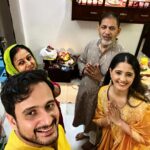 Ayesha Singh Instagram – 🪔Aap Sabhi ko Diwali ki Shubkamnain. Mine was a Simple traditional one with my family in Agra ❣️🧿. 
Outfit @bibaindia ❣️ Agra, Uttar Pradesh