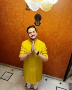 Ayesha Singh Instagram - 🪔Aap Sabhi ko Diwali ki Shubkamnain. Mine was a Simple traditional one with my family in Agra ❣️🧿. Outfit @bibaindia ❣️ Agra, Uttar Pradesh