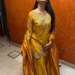 Ayesha Singh Instagram – 🪔Aap Sabhi ko Diwali ki Shubkamnain. Mine was a Simple traditional one with my family in Agra ❣️🧿. 
Outfit @bibaindia ❣️ Agra, Uttar Pradesh