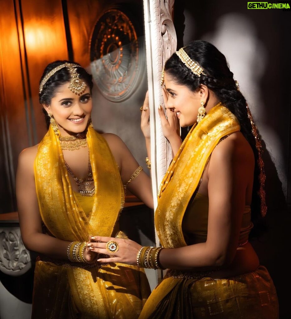 Ayesha Singh Instagram - . Shoot Concept & Designed By:- @nehaadhvikmahajan @bridalsbynam . 💄MUA , Hair & Styling :- @nehaadhvikmahajan . Assisted By :- @styleby_vaishnavi . 🥻Saree :- @neerusindia . 💍Jewelery :- @sonisapphire . 🎥:- @deepak_das_photography @kakali_das_photography . #ayeshasingh #makeup #ootd #nehaadhvikmahajan #makeupbyme💄 #nammakeovers #bride #to #be #bridal #look #bridalmakeupartist #destinationweddingmakeupartist #weddingmakeup #hair #hairstyling #nammakeovers #bollywood #television #makeupartist #mumbai #traveller #all #over #the #globe