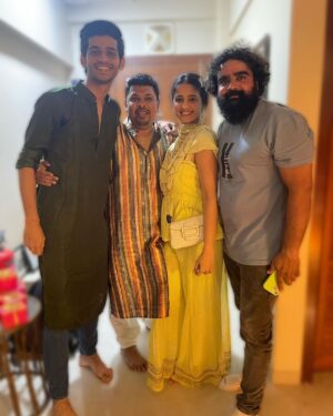 Ayesha Singh Instagram - Happy Ganesh Chaturthi Everyone, may ganesh ji give us wisdom to do the right thing, may we always find our loved ones by our side and may we be of help to the needy. 🙏🏻❤️ with @ishaanrajeshsingh @siddhartha_vankar @mitaalinag Sankalp @sandeepm_kumar 
Outfit: @lavanyathelabel 
Brand Pr: @styling.your.soul X @socialpinnaclepr