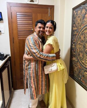 Ayesha Singh Instagram - Happy Ganesh Chaturthi Everyone, may ganesh ji give us wisdom to do the right thing, may we always find our loved ones by our side and may we be of help to the needy. 🙏🏻❤️ with @ishaanrajeshsingh @siddhartha_vankar @mitaalinag Sankalp @sandeepm_kumar 
Outfit: @lavanyathelabel 
Brand Pr: @styling.your.soul X @socialpinnaclepr