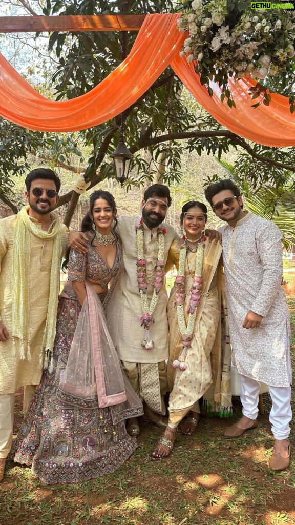Ayesha Singh Instagram - Full Green pyaar ka signal @siddharthbodkeofficial and @titeekshaatawde 😘😘Such a pretty wedding ♥️ A million more times congratulations..♥️