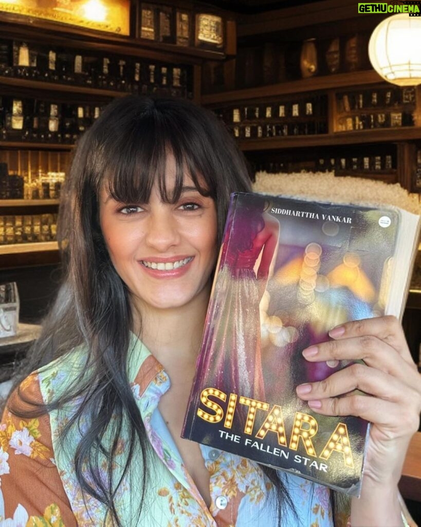 Ayesha Singh Instagram - So much buzz around Sitara, had to have my hands on this New Arrival 📚 Author:- @siddharttha_vankar ♥ Book:- SITARA Keeping me on my edge ..Grab Yours Now ;) #book #booklover #murdermystery #celebrity #scandal #stars #life #fun #reading